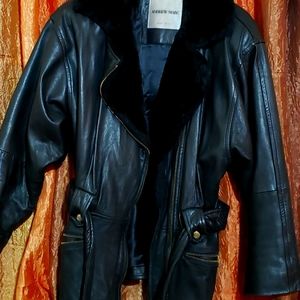 Previously loved asymmetrical Andrew Marc moto fur trim genuine leather jacket.